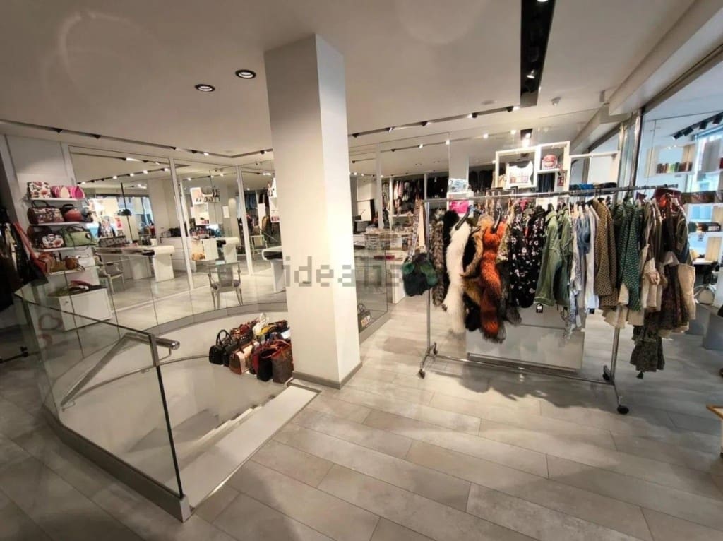 Kommersiell til leie i Leon by - € 1 500 (Ref: 9461988)