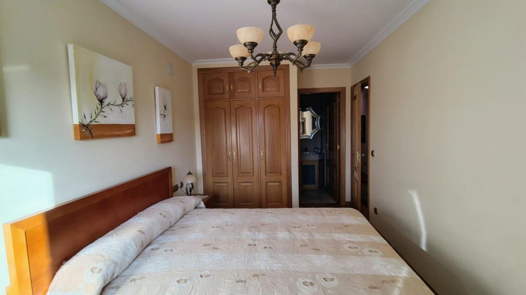 Apartamento de 4 habitaciones en Santiago de Compostela en alquiler con garaje - 1.500 € (Ref: 9465500)