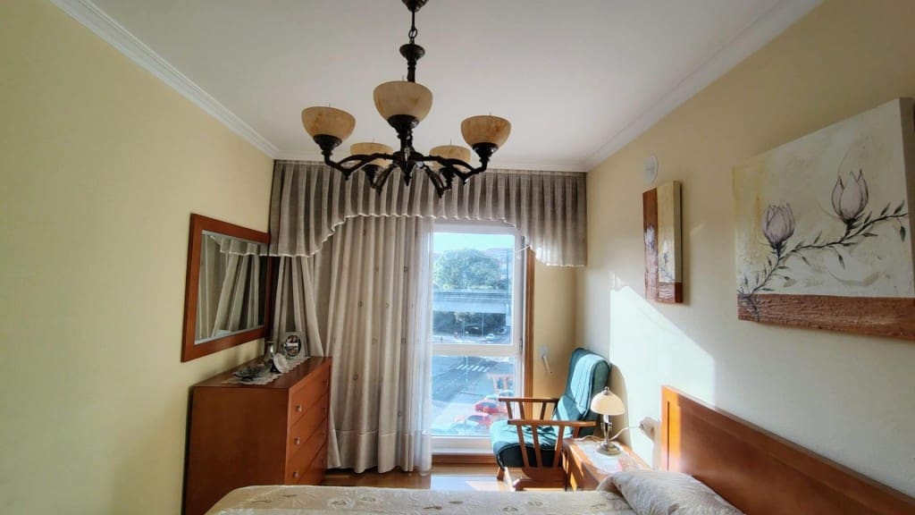 Apartamento de 4 habitaciones en Santiago de Compostela en alquiler con garaje - 1.500 € (Ref: 9465500)