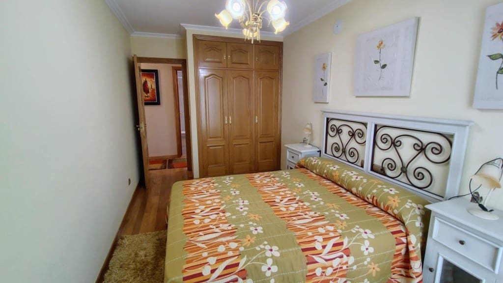 Apartamento de 4 habitaciones en Santiago de Compostela en alquiler con garaje - 1.500 € (Ref: 9465500)