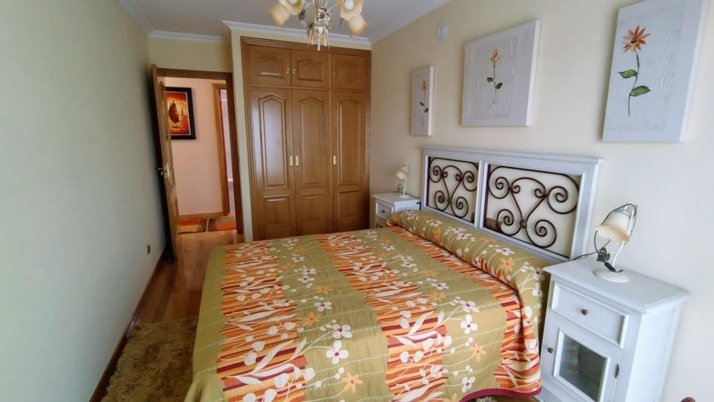 Apartamento de 4 habitaciones en Santiago de Compostela en alquiler con garaje - 1.500 € (Ref: 9465500)