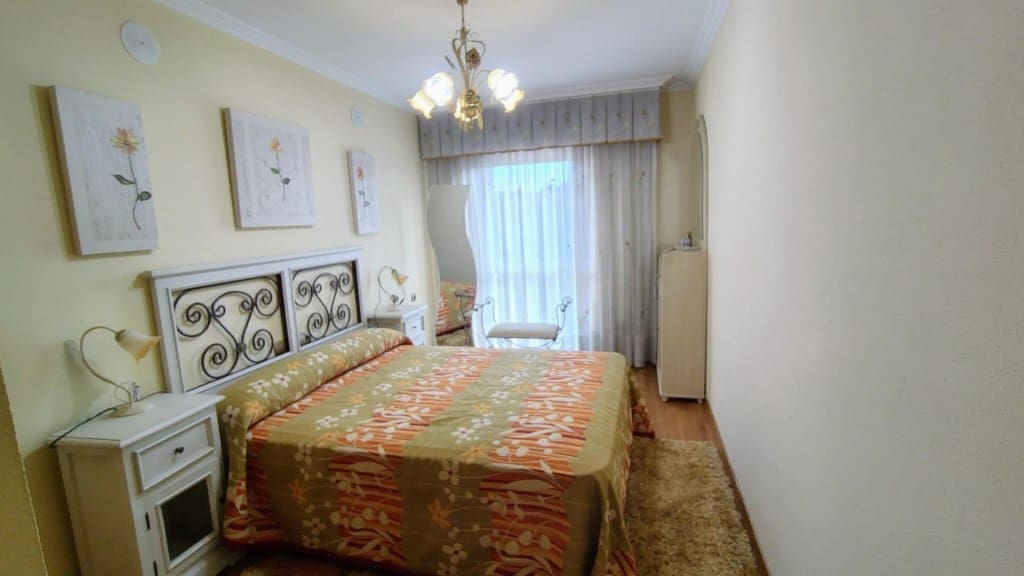 Apartamento de 4 habitaciones en Santiago de Compostela en alquiler con garaje - 1.500 € (Ref: 9465500)