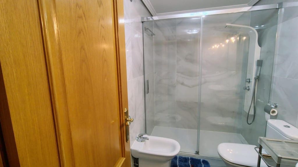 Apartamento de 4 habitaciones en Santiago de Compostela en alquiler con garaje - 1.500 € (Ref: 9465500)