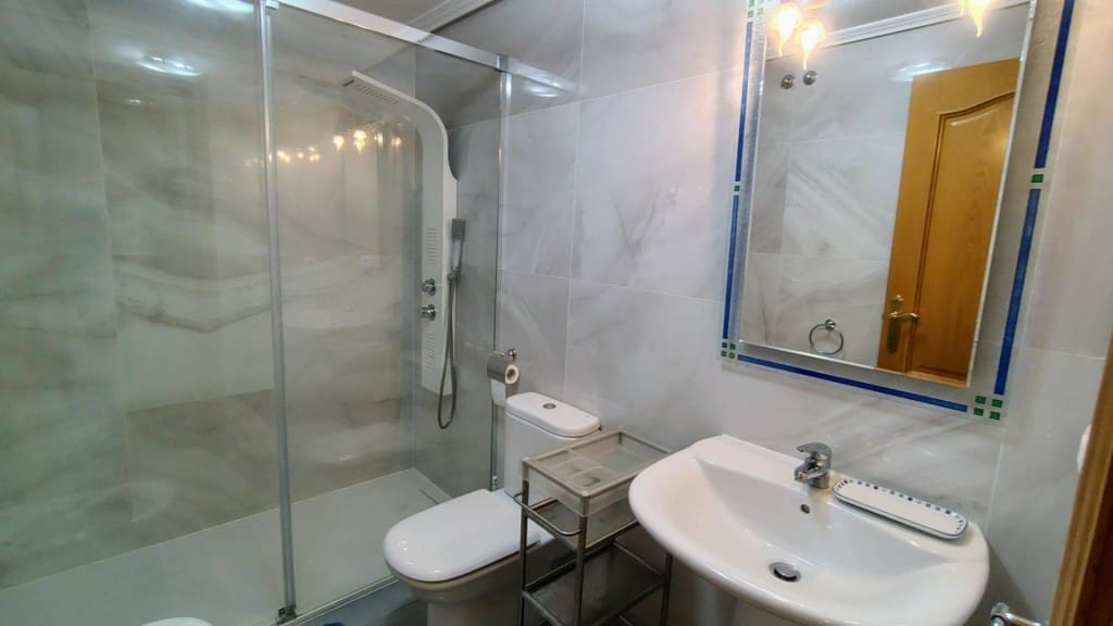 Apartamento de 4 habitaciones en Santiago de Compostela en alquiler con garaje - 1.500 € (Ref: 9465500)