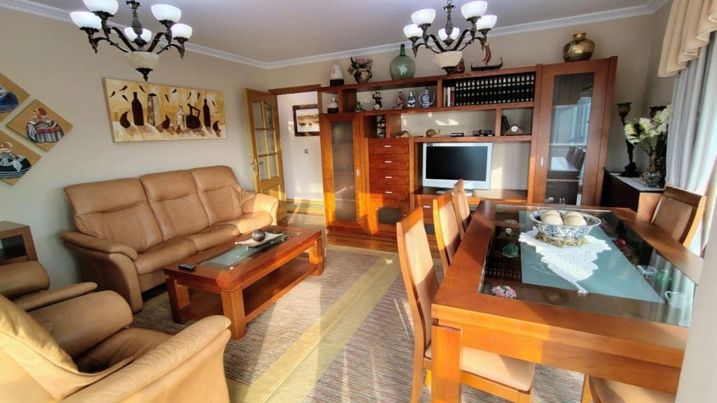 Apartamento de 4 habitaciones en Santiago de Compostela en alquiler con garaje - 1.500 € (Ref: 9465500)