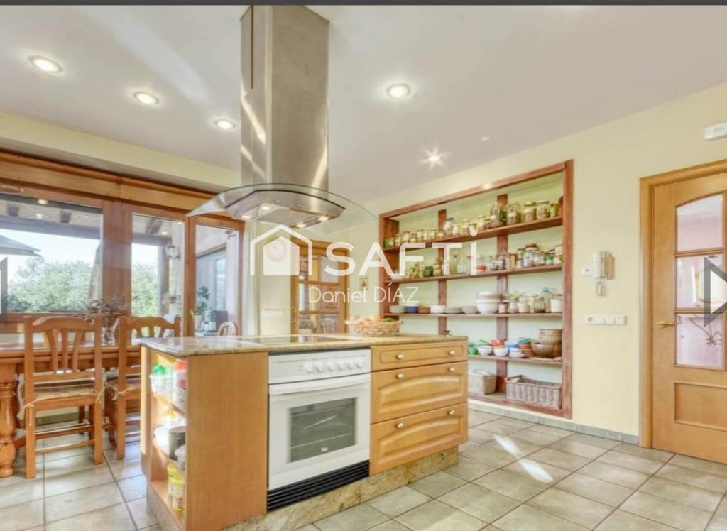 6 quarto Moradia para venda em Sils com piscina garagem - 590 000 € (Ref: 9465501)