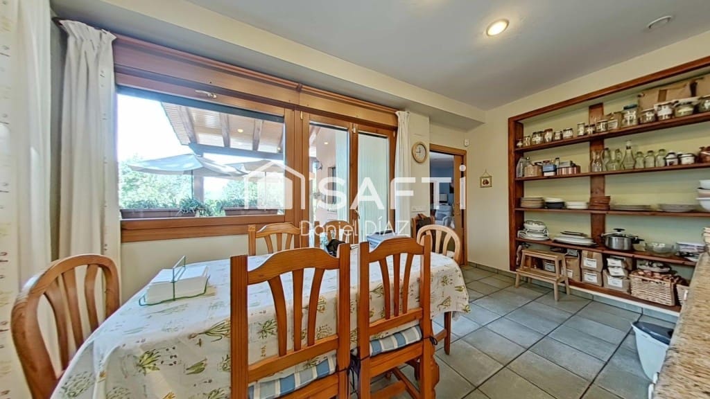 6 quarto Moradia para venda em Sils com piscina garagem - 590 000 € (Ref: 9465501)