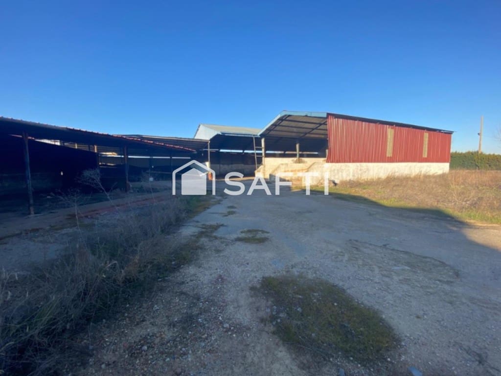 Comercial para venda em Melgar de Arriba com garagem - 190 000 € (Ref: 9465504)