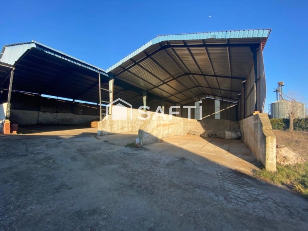 Comercial para venda em Melgar de Arriba com garagem - 190 000 € (Ref: 9465504)