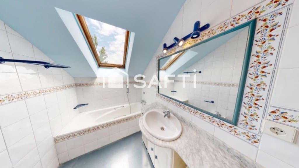 Comercial para venda em Melgar de Arriba com garagem - 190 000 € (Ref: 9465504)