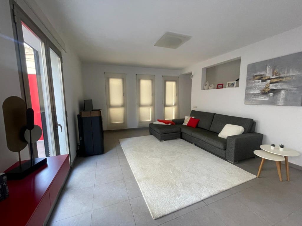 Adosado de 3 habitaciones en Vilafranca de Bonany en alquiler - 1.500 € (Ref: 9468317)