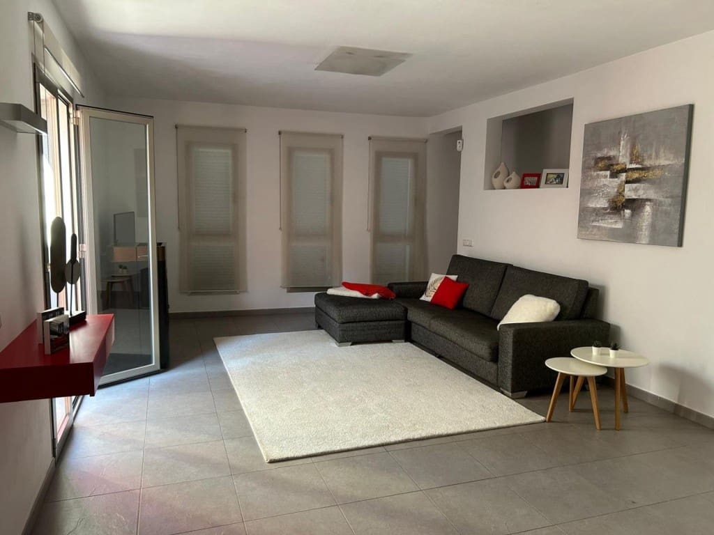 Adosado de 3 habitaciones en Vilafranca de Bonany en alquiler - 1.500 € (Ref: 9468317)