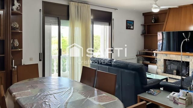 Chalet de 3 habitaciones en Blanes en venta con garaje - 329.000 € (Ref: 9468318)