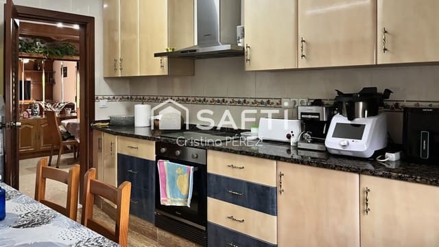 Chalet de 3 habitaciones en Blanes en venta con garaje - 329.000 € (Ref: 9468318)