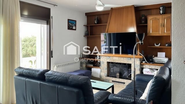 Chalet de 3 habitaciones en Blanes en venta con garaje - 329.000 € (Ref: 9468318)