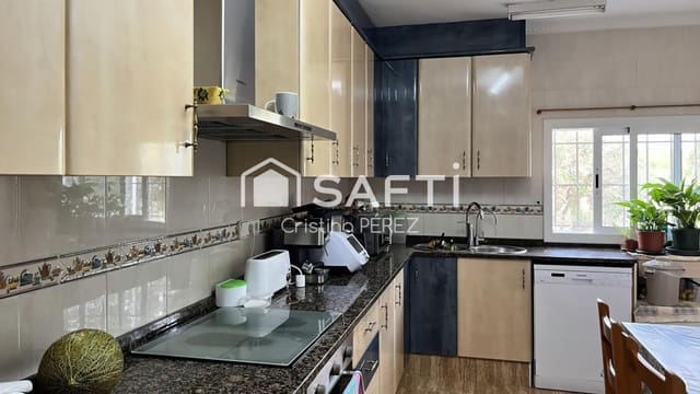 Chalet de 3 habitaciones en Blanes en venta con garaje - 329.000 € (Ref: 9468318)