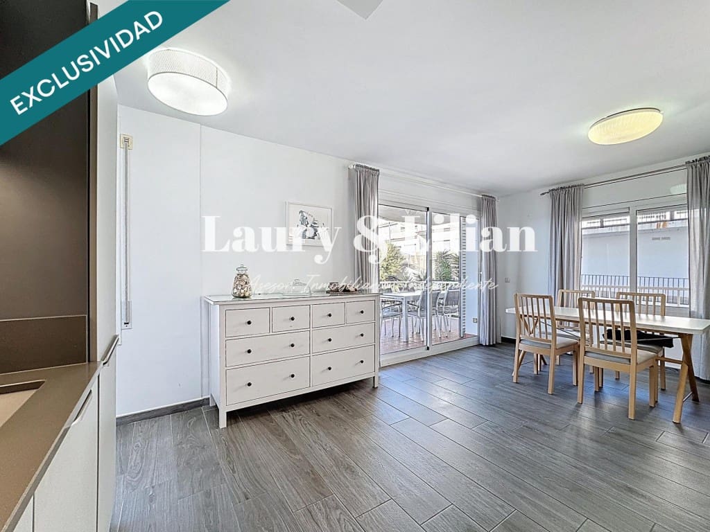 2 bedroom Apartment for sale in Roses - € 315,000 (Ref: 9468319)