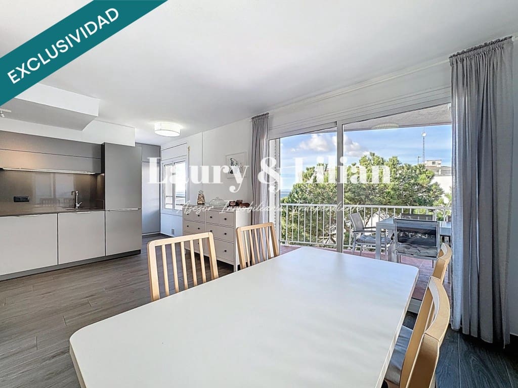 2 bedroom Apartment for sale in Roses - € 315,000 (Ref: 9468319)