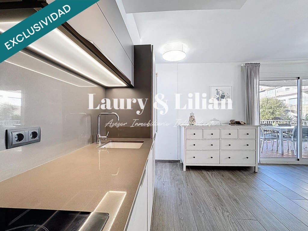 2 bedroom Apartment for sale in Roses - € 315,000 (Ref: 9468319)