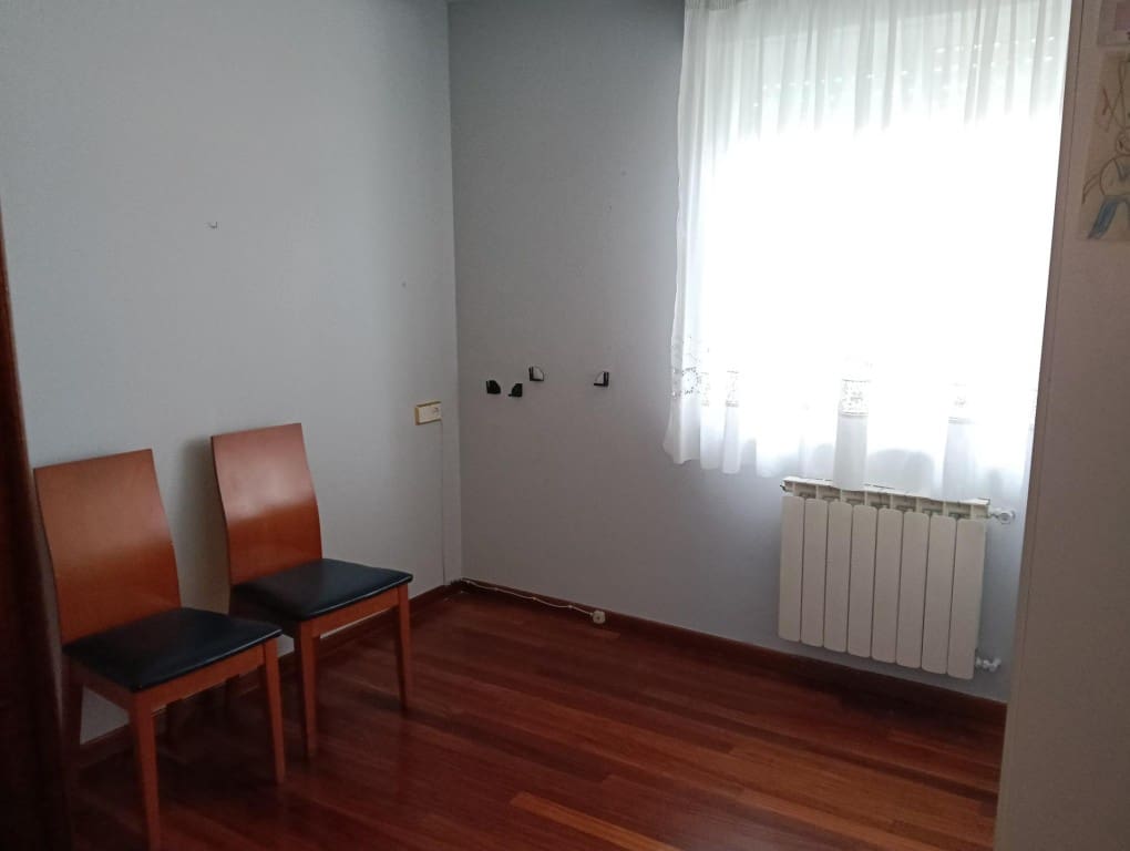 4 Zimmer Villa zu verkaufen in Santa Maria del Paramo mit Garage - 175.000 € (Ref: 9468321)