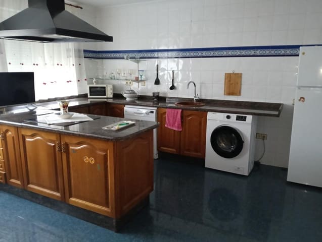 4 makuuhuone Huvila myytävänä paikassa Santa María del Páramo mukana 
autotalli - 175 000 € (Ref: 9468321)