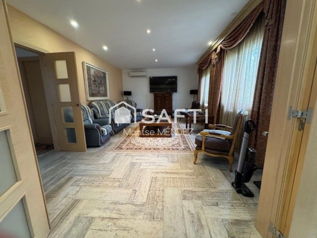 4 bedroom Villa for sale in Montroig-Mar with pool - € 525,000 (Ref: 9468326)