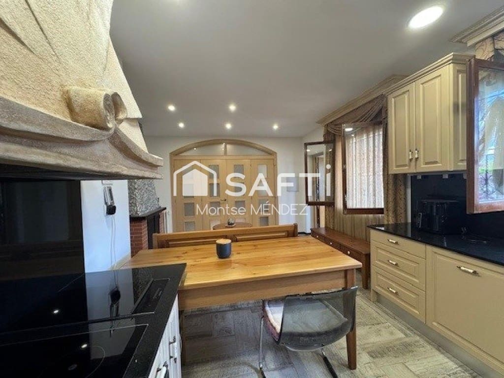 4 bedroom Villa for sale in Montroig-Mar with pool - € 525,000 (Ref: 9468326)