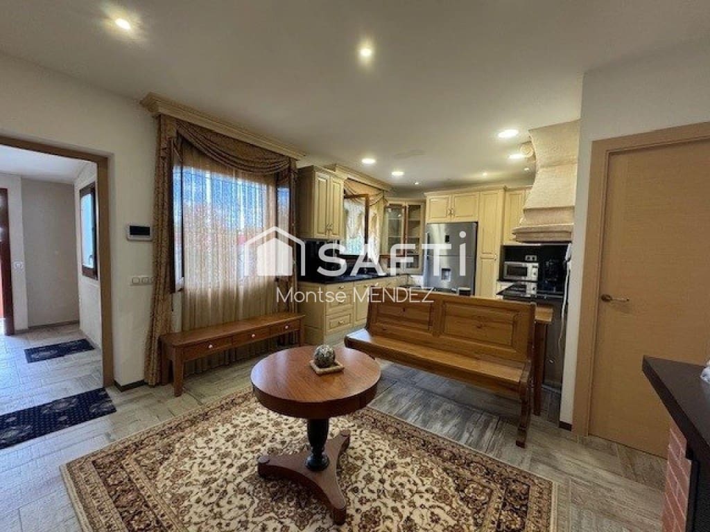 4 bedroom Villa for sale in Montroig-Mar with pool - € 525,000 (Ref: 9468326)