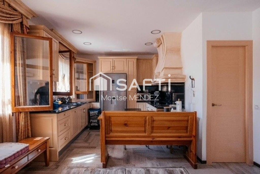 4 bedroom Villa for sale in Montroig-Mar with pool - € 525,000 (Ref: 9468326)