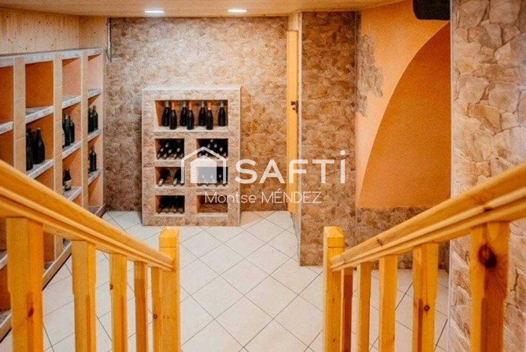 4 bedroom Villa for sale in Montroig-Mar with pool - € 525,000 (Ref: 9468326)