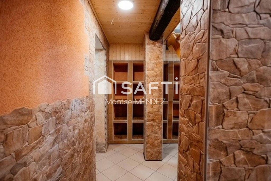 4 bedroom Villa for sale in Montroig-Mar with pool - € 525,000 (Ref: 9468326)