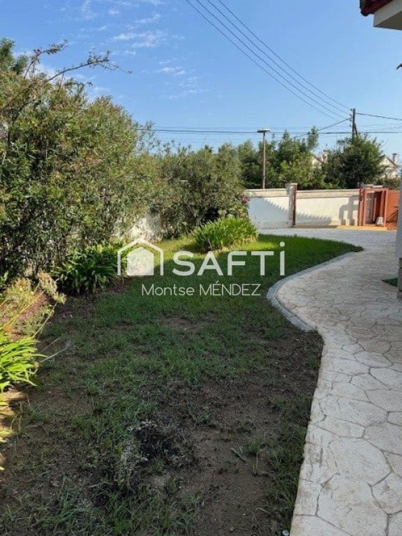 4 bedroom Villa for sale in Montroig-Mar with pool - € 525,000 (Ref: 9468326)