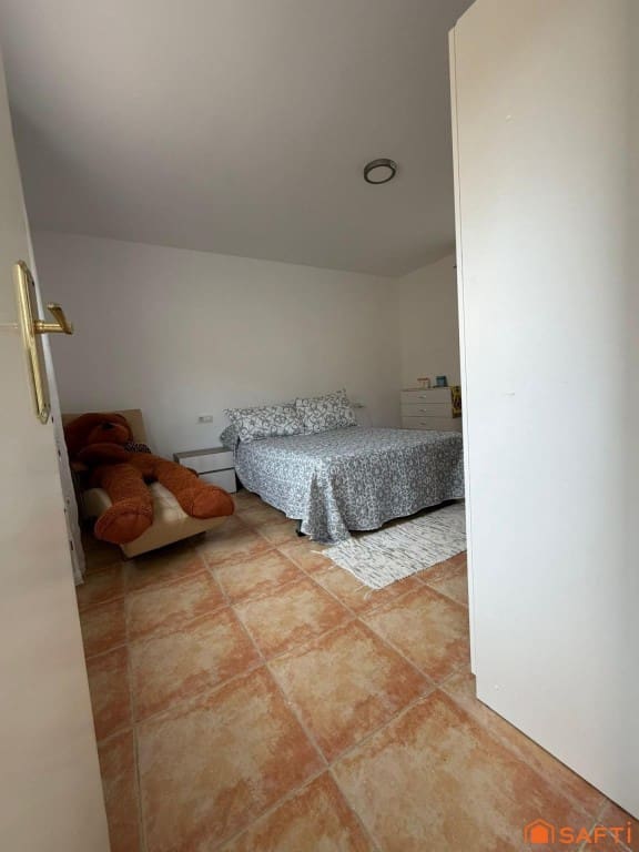 4 Zimmer Villa zu verkaufen in Castello de la Plana mit Pool Garage - 249.000 € (Ref: 9468327)