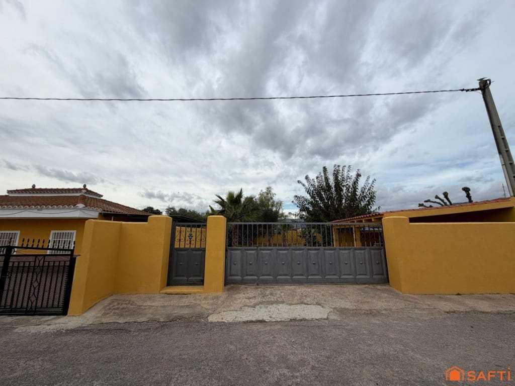 4 Zimmer Villa zu verkaufen in Castello de la Plana mit Pool Garage - 249.000 € (Ref: 9468327)