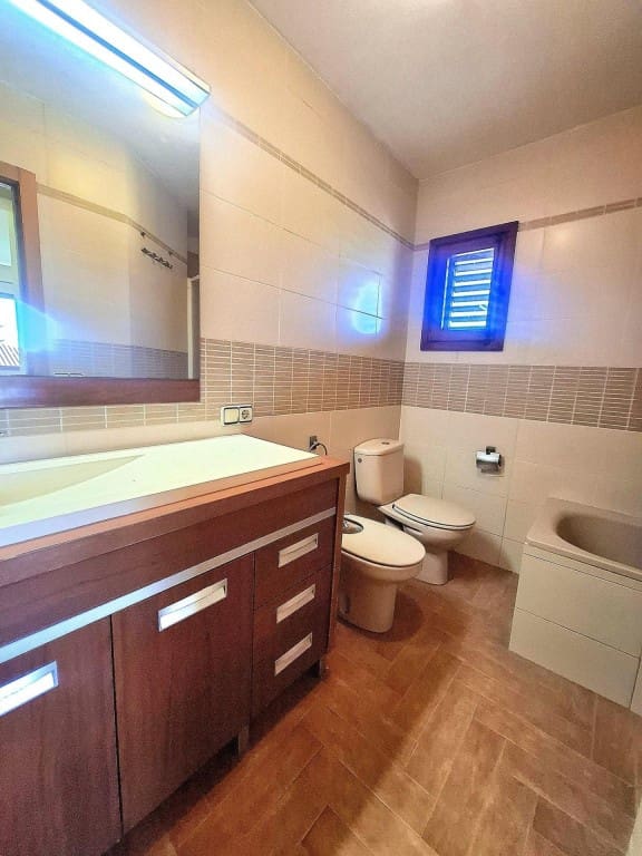 4 Zimmer Villa zu verkaufen in Castello de la Plana mit Pool - 349.000 € (Ref: 9470342)