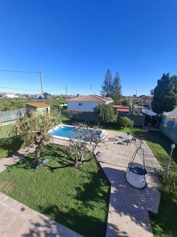 4 Zimmer Villa zu verkaufen in Castello de la Plana mit Pool - 349.000 € (Ref: 9470342)