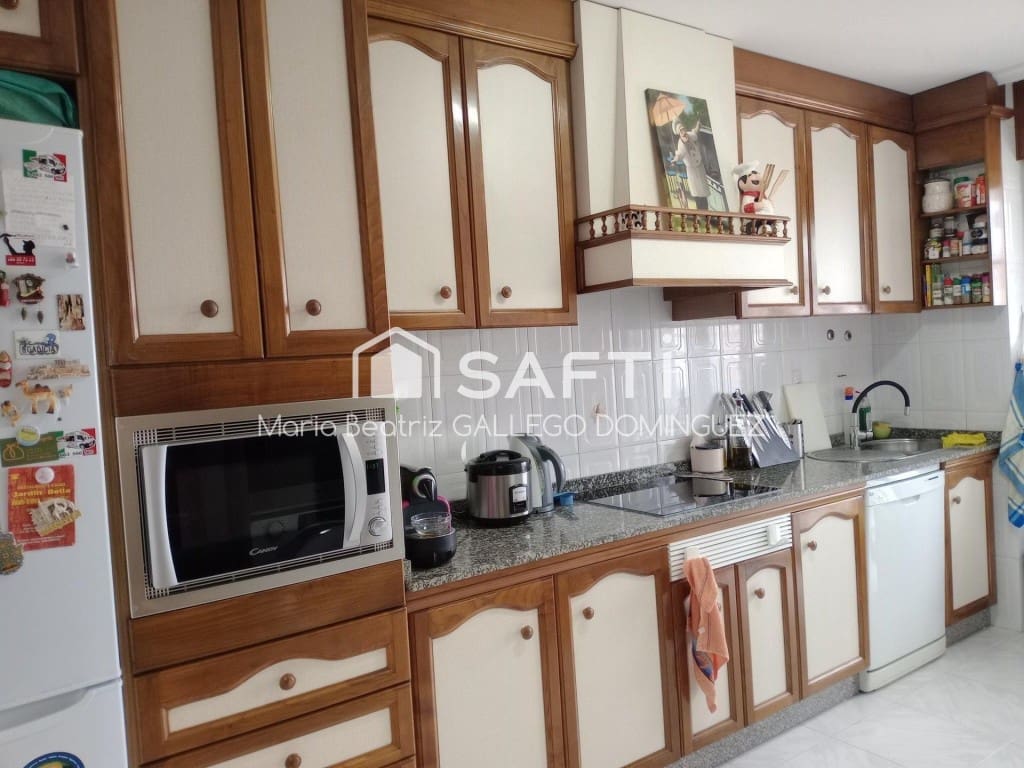 3 sovrum Lägenhet till salu i Cangas med garage - 215 000 € (Ref: 9472799)