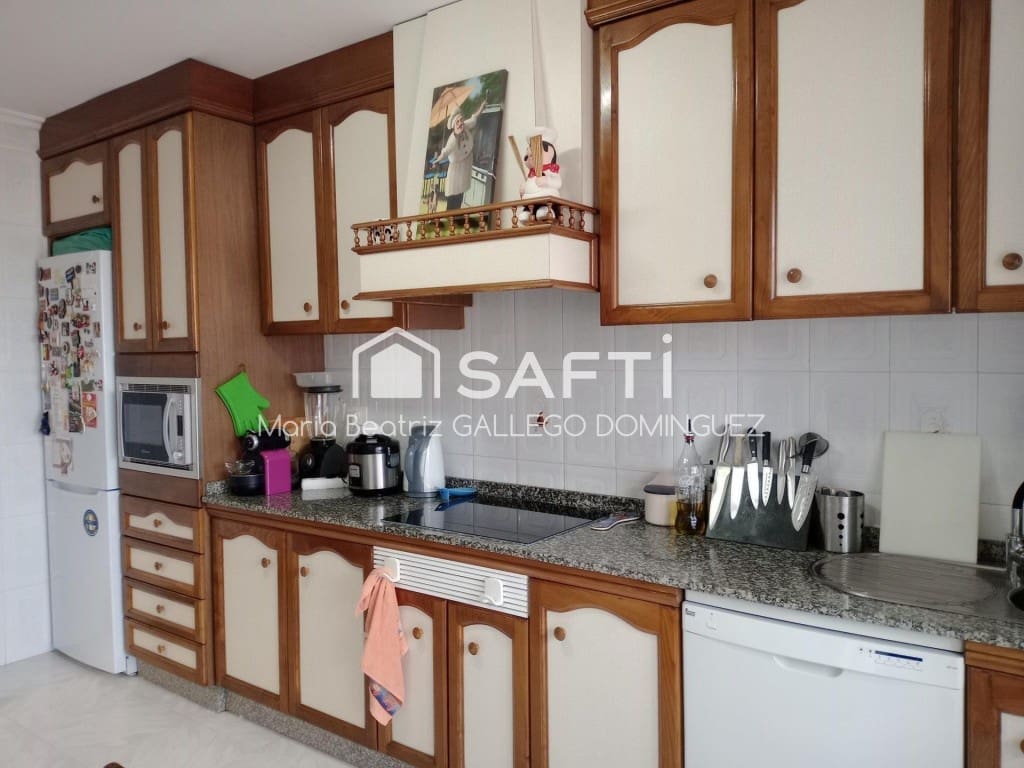 3 sovrum Lägenhet till salu i Cangas med garage - 215 000 € (Ref: 9472799)