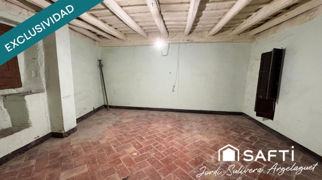 Finca/Casa Rural de 7 habitaciones en Celrà en venta - 330.000 € (Ref: 9472802)