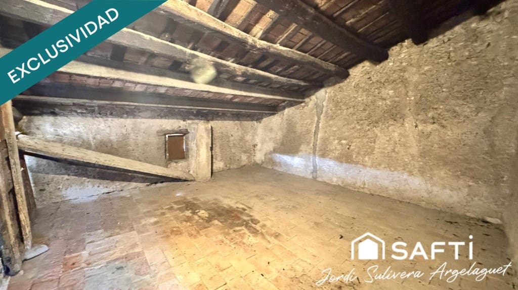 Finca/Casa Rural de 7 habitaciones en Celrà en venta - 330.000 € (Ref: 9472802)