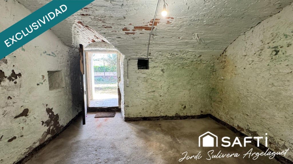 Finca/Casa Rural de 7 habitaciones en Celrà en venta - 330.000 € (Ref: 9472802)