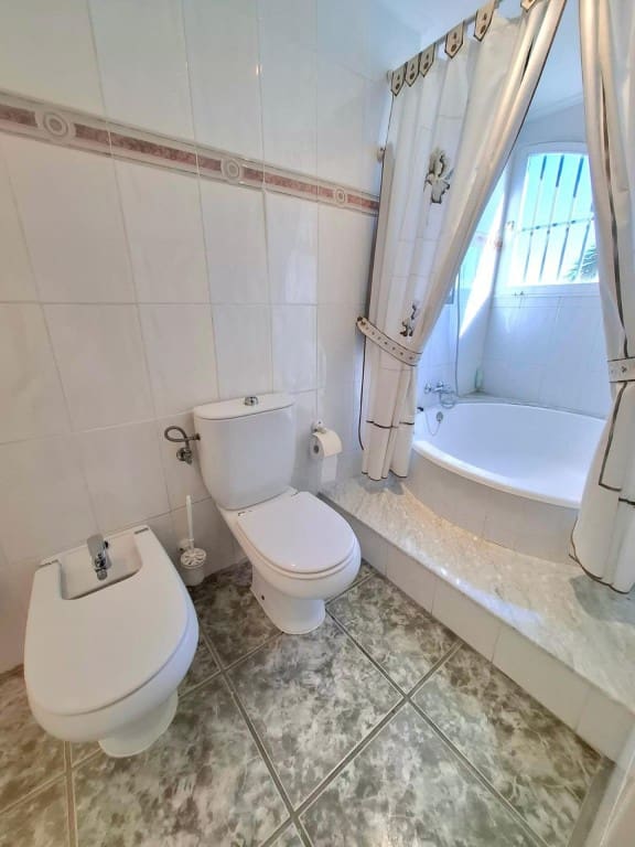 4 quarto Moradia para venda em Oropesa  - 520 000 € (Ref: 9472810)