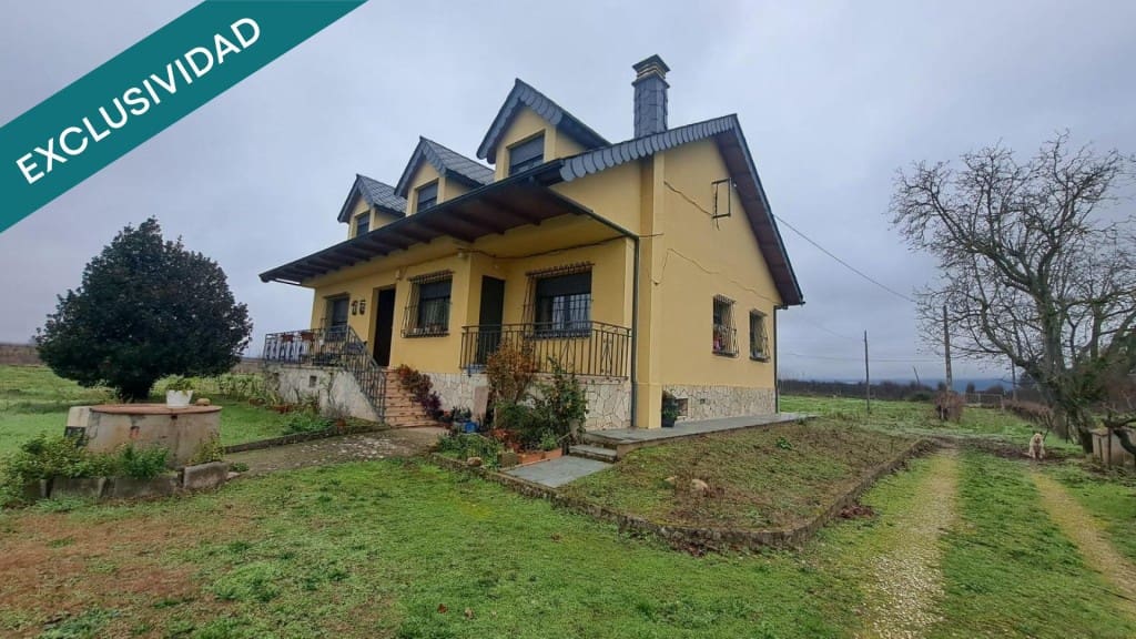 6 slaapkamer Villa te koop in Carracedelo - € 285.000 (Ref: 9474749)