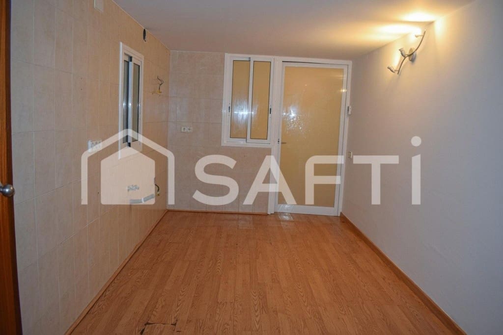 Kaupallinen myytävänä paikassa Barcelona kaupunki - 150 500 € (Ref: 9474755)