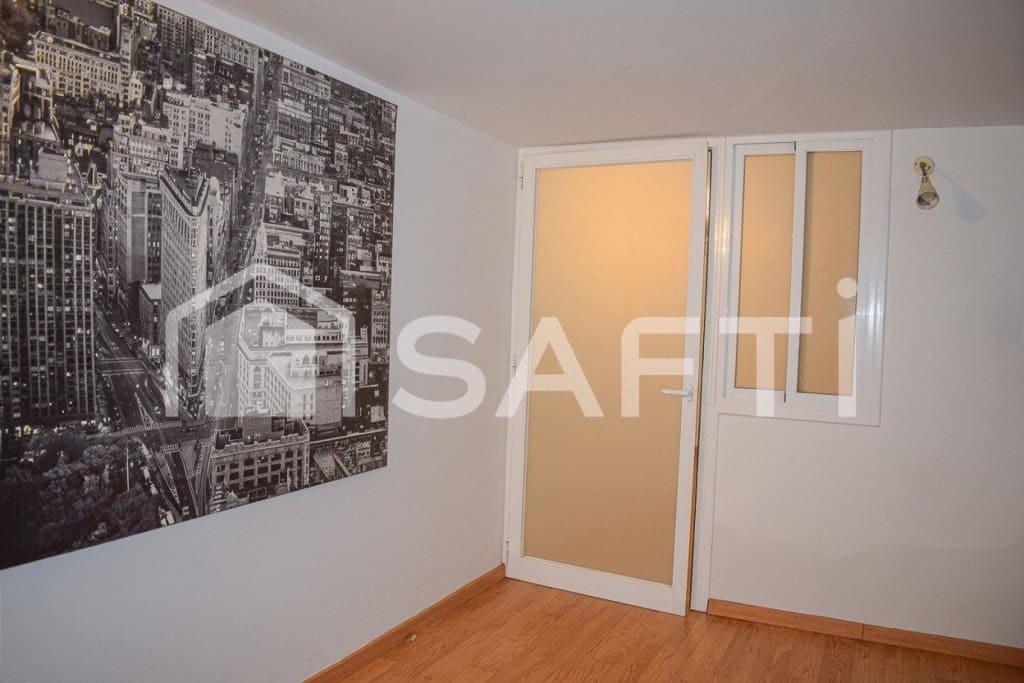 Kaupallinen myytävänä paikassa Barcelona kaupunki - 150 500 € (Ref: 9474755)