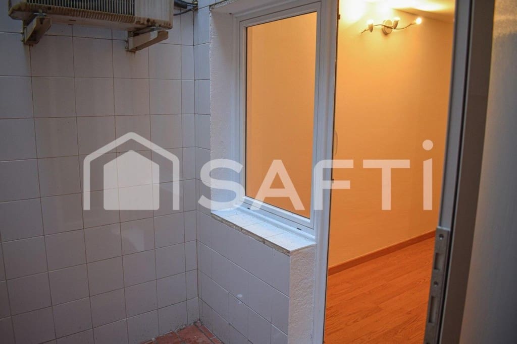 Kaupallinen myytävänä paikassa Barcelona kaupunki - 150 500 € (Ref: 9474755)