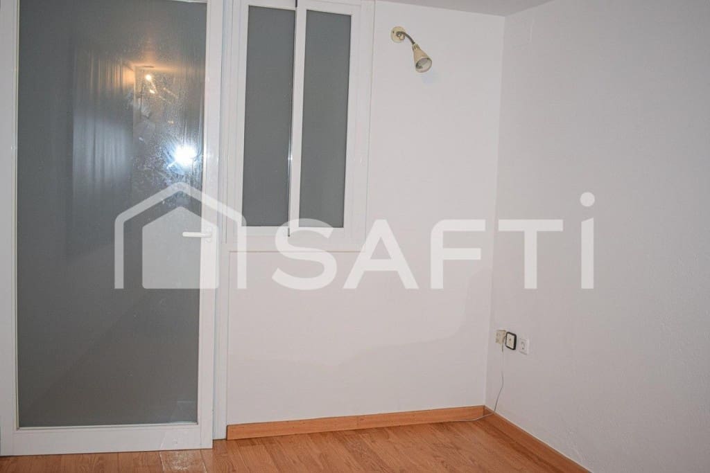 Kaupallinen myytävänä paikassa Barcelona kaupunki - 150 500 € (Ref: 9474755)