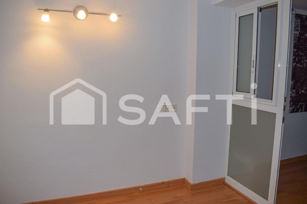 Kaupallinen myytävänä paikassa Barcelona kaupunki - 150 500 € (Ref: 9474755)