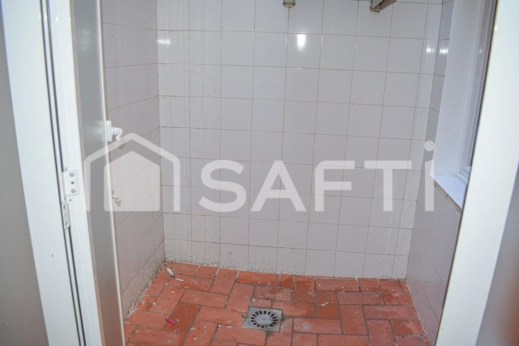 Kaupallinen myytävänä paikassa Barcelona kaupunki - 150 500 € (Ref: 9474755)