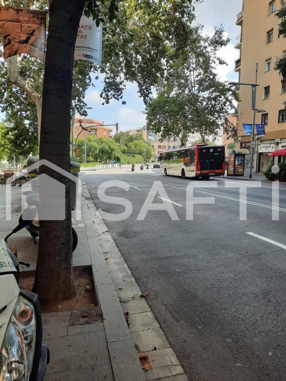 Kaupallinen myytävänä paikassa Barcelona kaupunki - 150 500 € (Ref: 9474755)